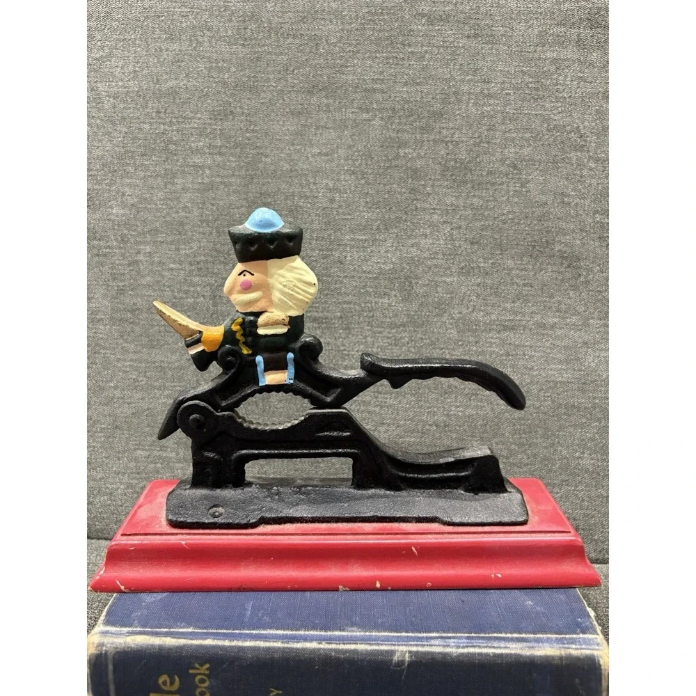 Vintage Cast Iron Nut Cracker Wood Base Christmas Nutcracker Soldier Revolution‎